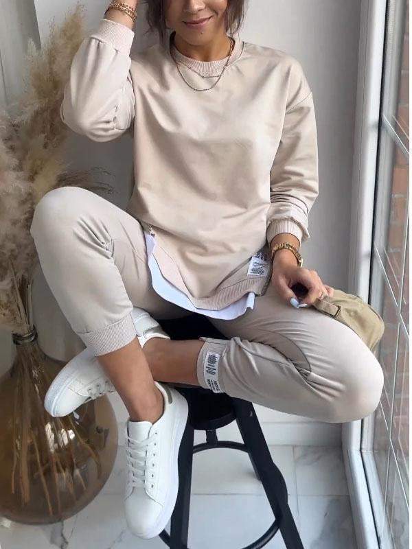Agatta - Comfortable sweatshirt and trouser set for women
